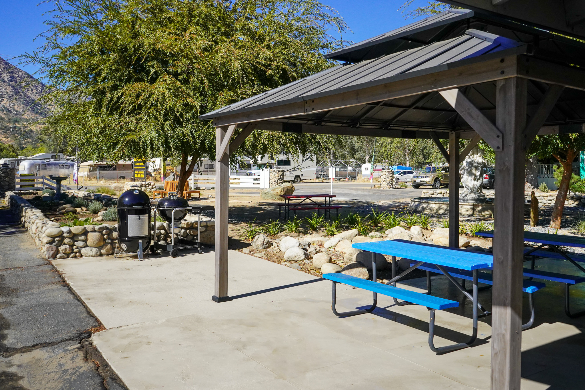 BENCHES-AND-BBQ
